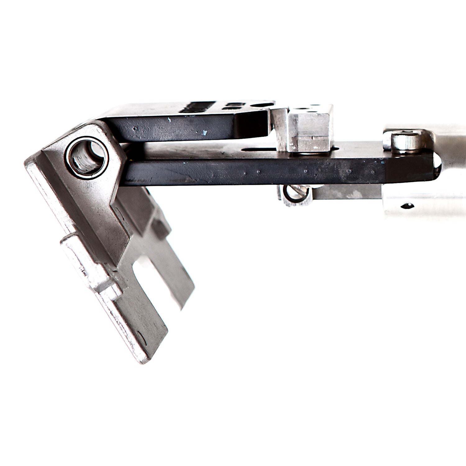 Close-up of a gunmetal grey Columbia 180 Grip Flat Box handle head made from strong billet aluminum